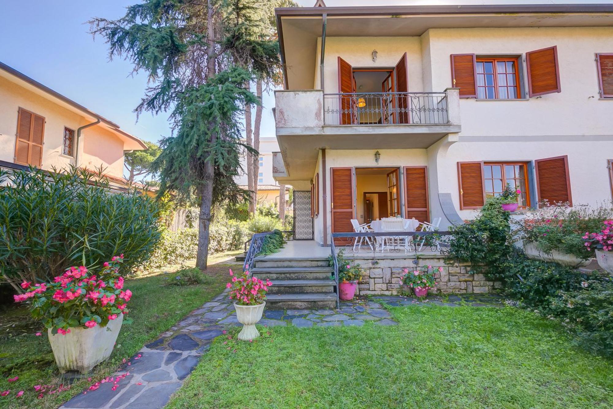 Casa Maddalena Al Mare 600M From Sea - Happy Rentals Marina di Pietrasanta Luaran gambar